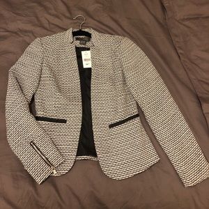 Brand New Suzy Shier Blazer